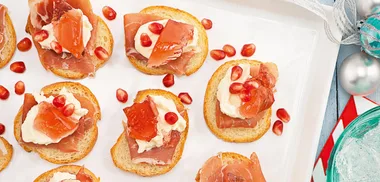 Goat’s cheese creme crostini with Cranberry jelly