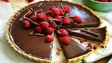 Raspberry, hazelnut and chocolate tart