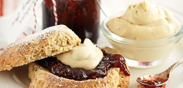 Brown-Sugar-scones-with-berry-jam