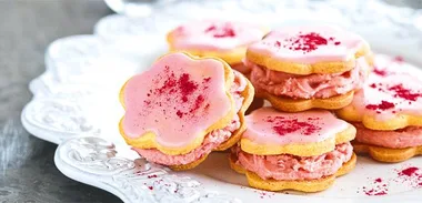 Raspberry shortcake biscuits