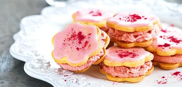 Raspberry shortcake biscuits