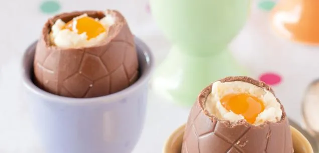 Cheesecake-filled chocolate eggs
