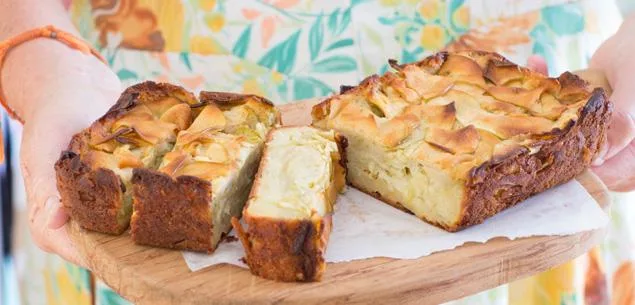 Apple custard cake