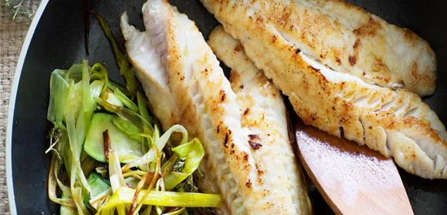 Fish with softened leeks