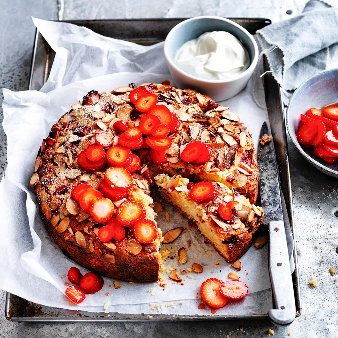 Strawberry yoghurt cake