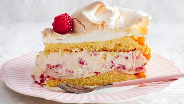 Raspberry dream cake