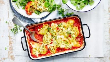 Spicy courgette & ricotta pasta shells