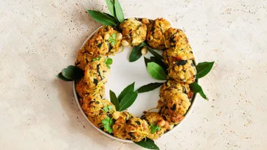 A macadamia stuffing wreath