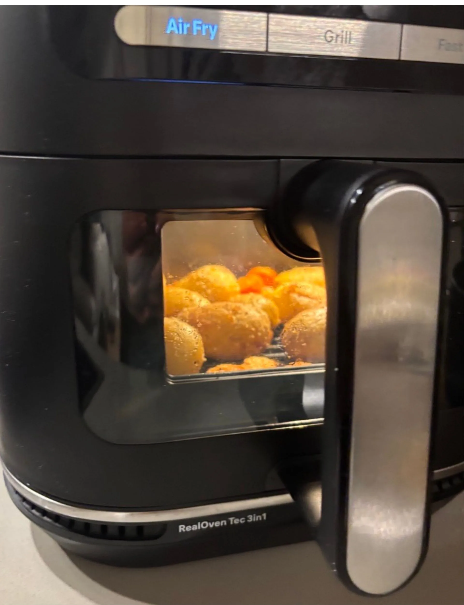 Potatoes cooking in the Braun Multifry 5 Air Fryer