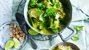 Green masala chicken curry