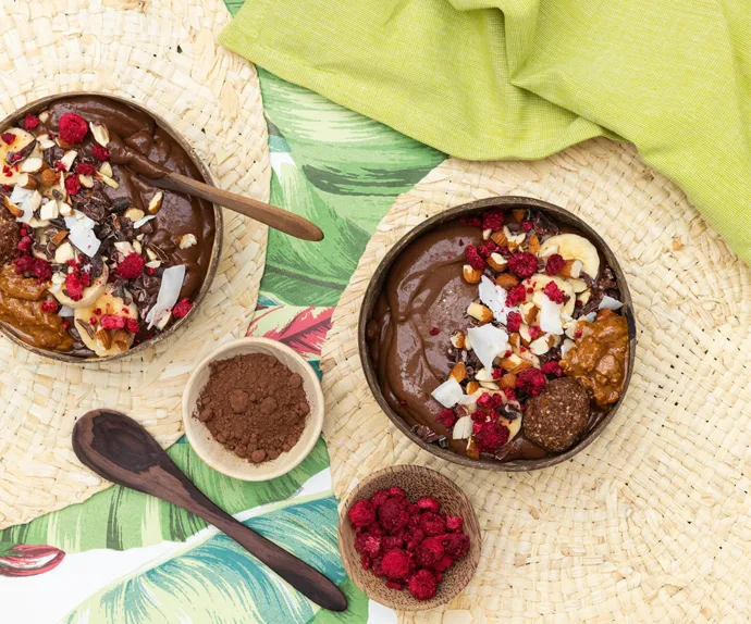 Chocolate nutty smoothie bowl