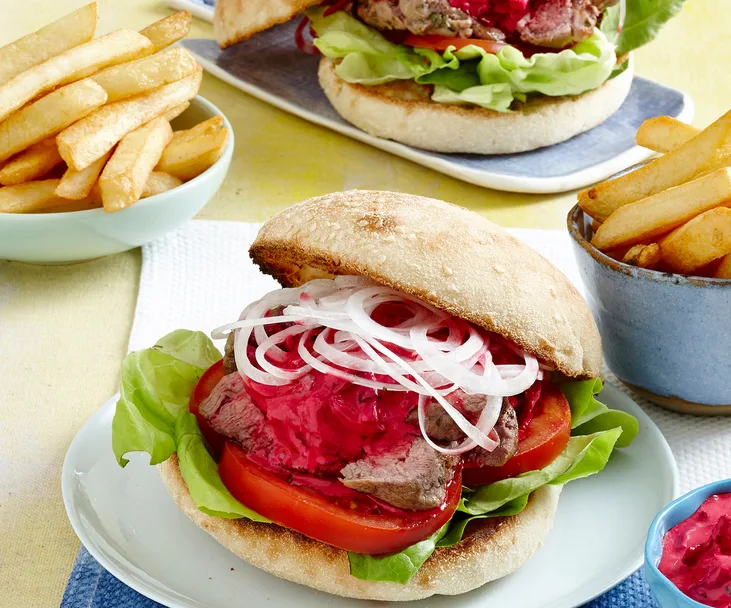 Lamb burgers with beetroot sauce