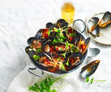 Tomato chilli mussels