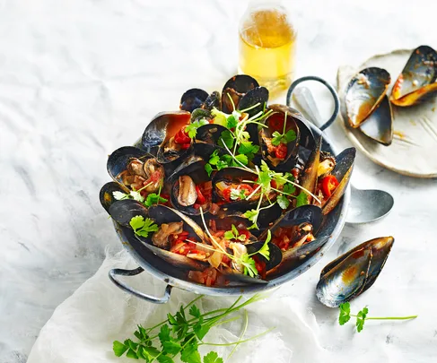 Tomato chilli mussels