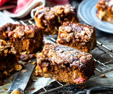 Rhubarb and maple spice cake