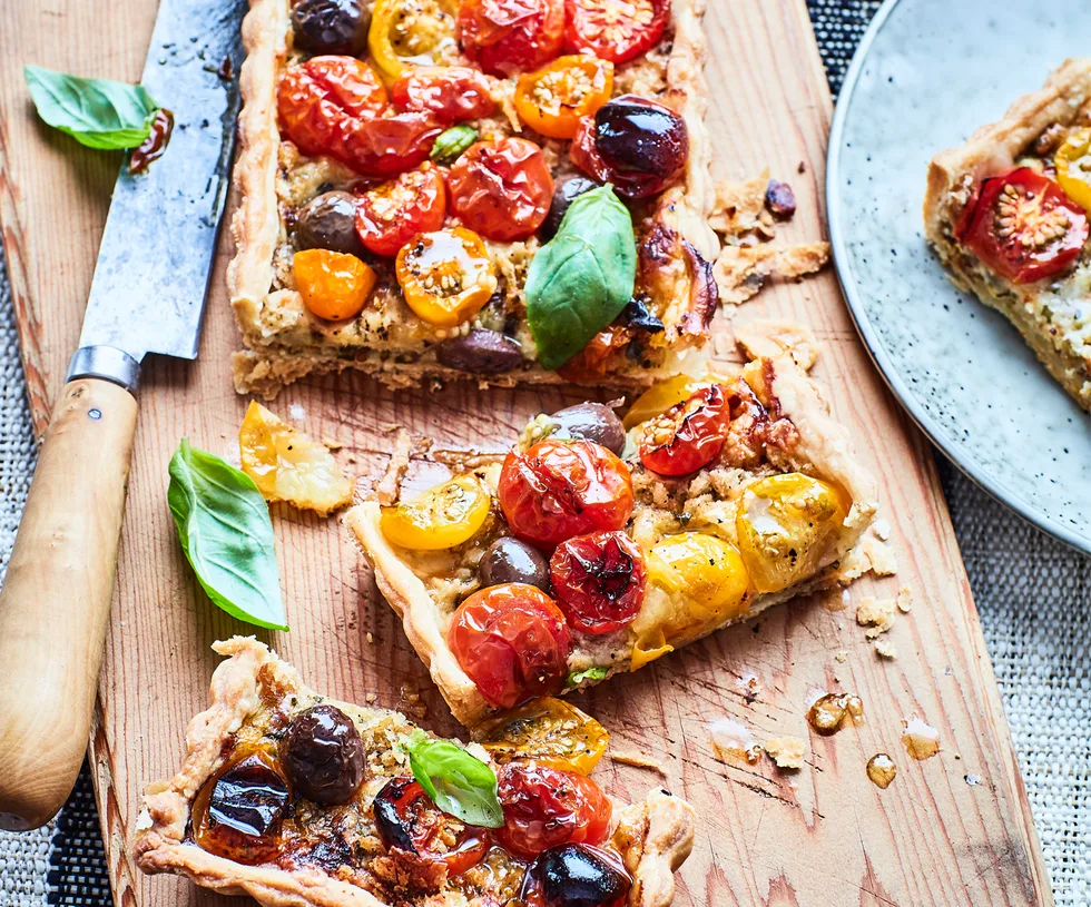 Tomato and smoked cheese tart