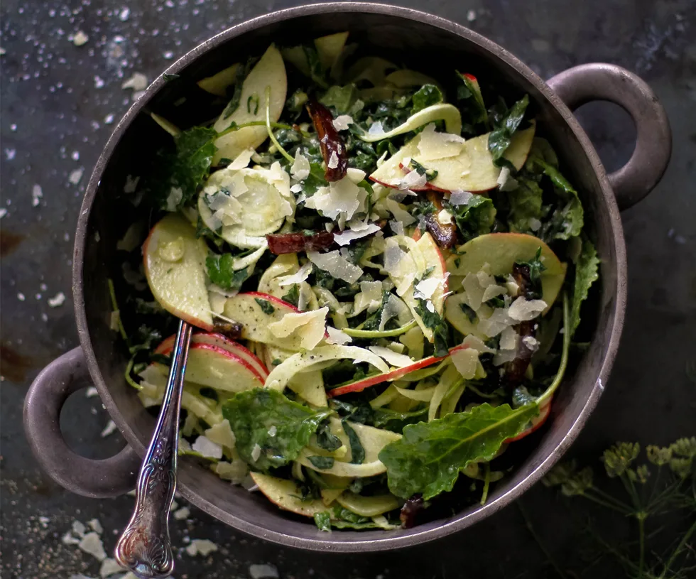 Fennel, apple and kale salad with creamy nut dressing