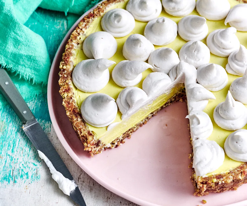 Raw lemon meringue pie