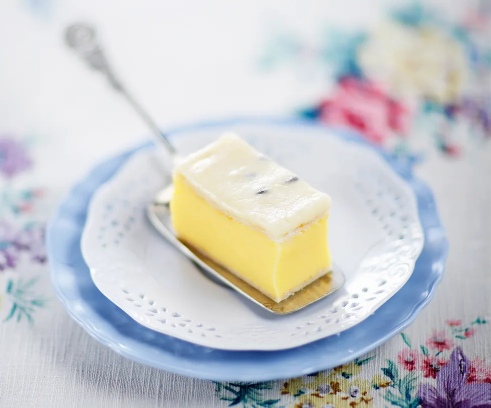 vanilla passionfruit slice