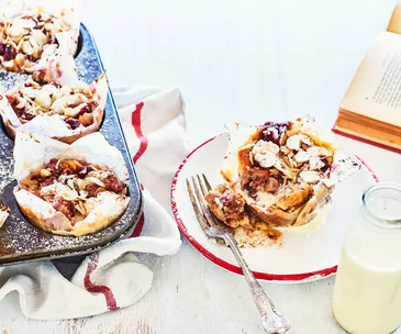 Feijoa and white chocolate puddings