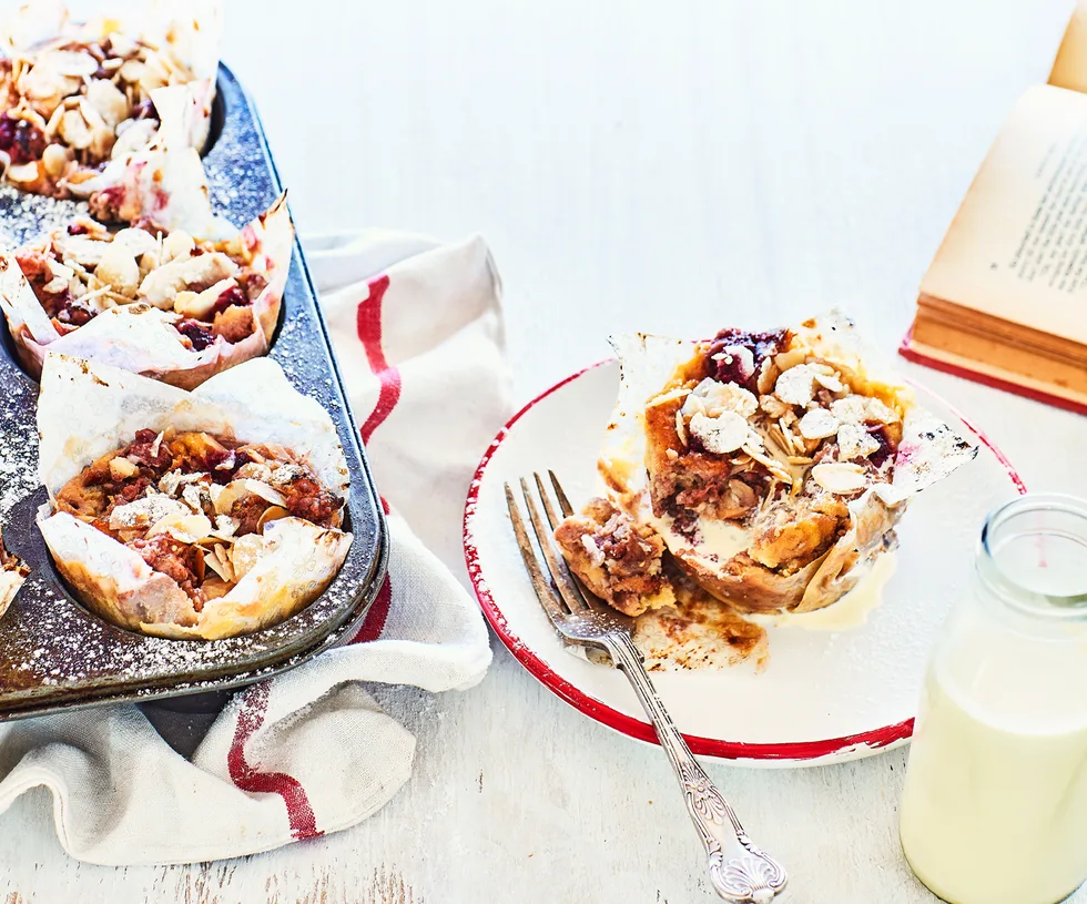 Feijoa and white chocolate puddings
