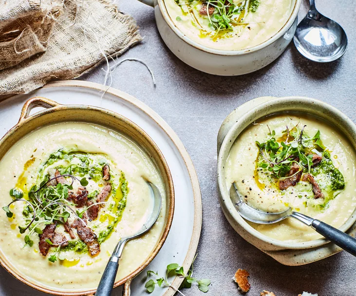 Cream cauliflower and bacon soup