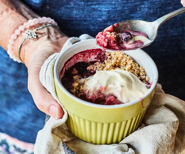 Berry crumble for one