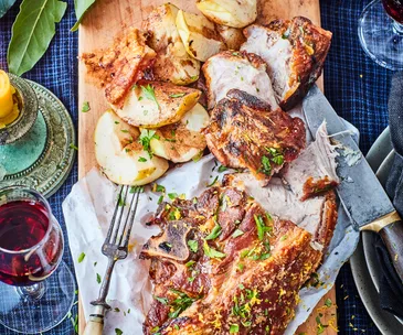 Pork shoulder with balsamic caramelised apples
