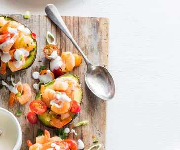 Avocado with chilli, prawns and lime mayonnaise