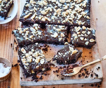 Chocolate and salted peanut slice