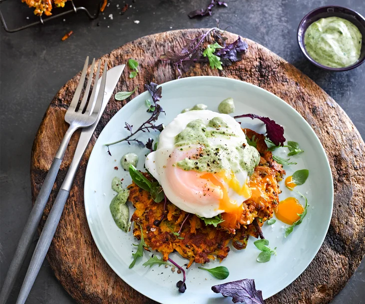 Quinoa & sweet potato fritters with garlicky matcha mayo, egg & salad