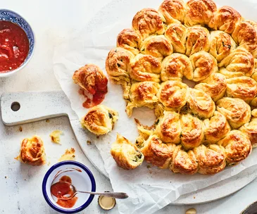 Spinach and sausage pull-apart pie