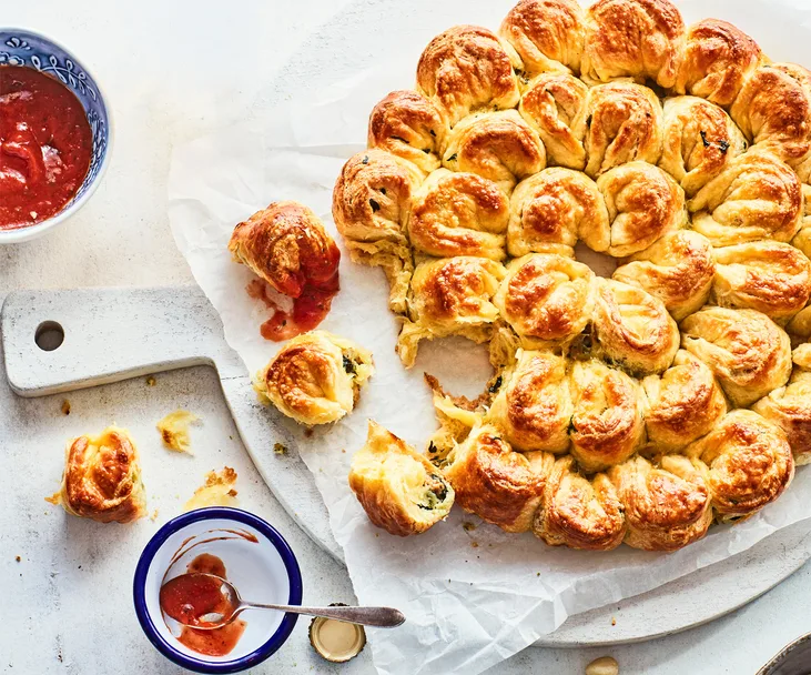 Spinach and sausage pull-apart pie