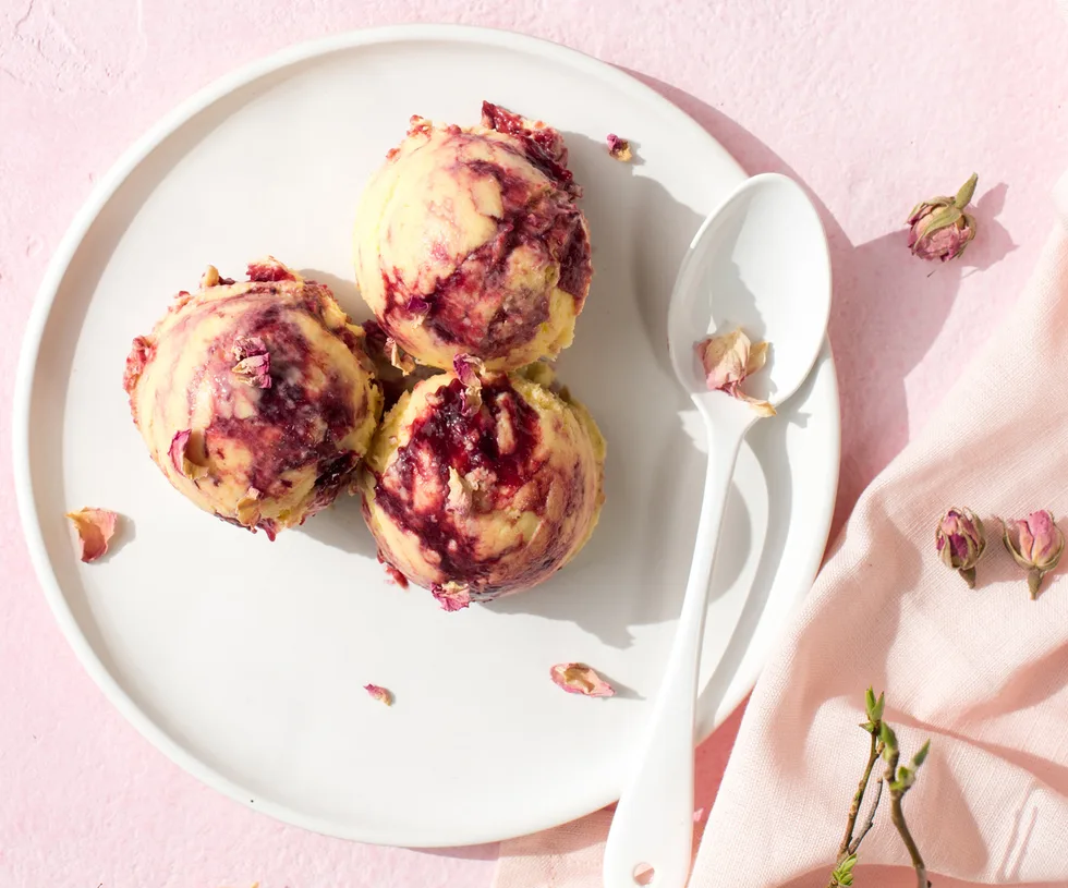 Plum and mascarpone gelato