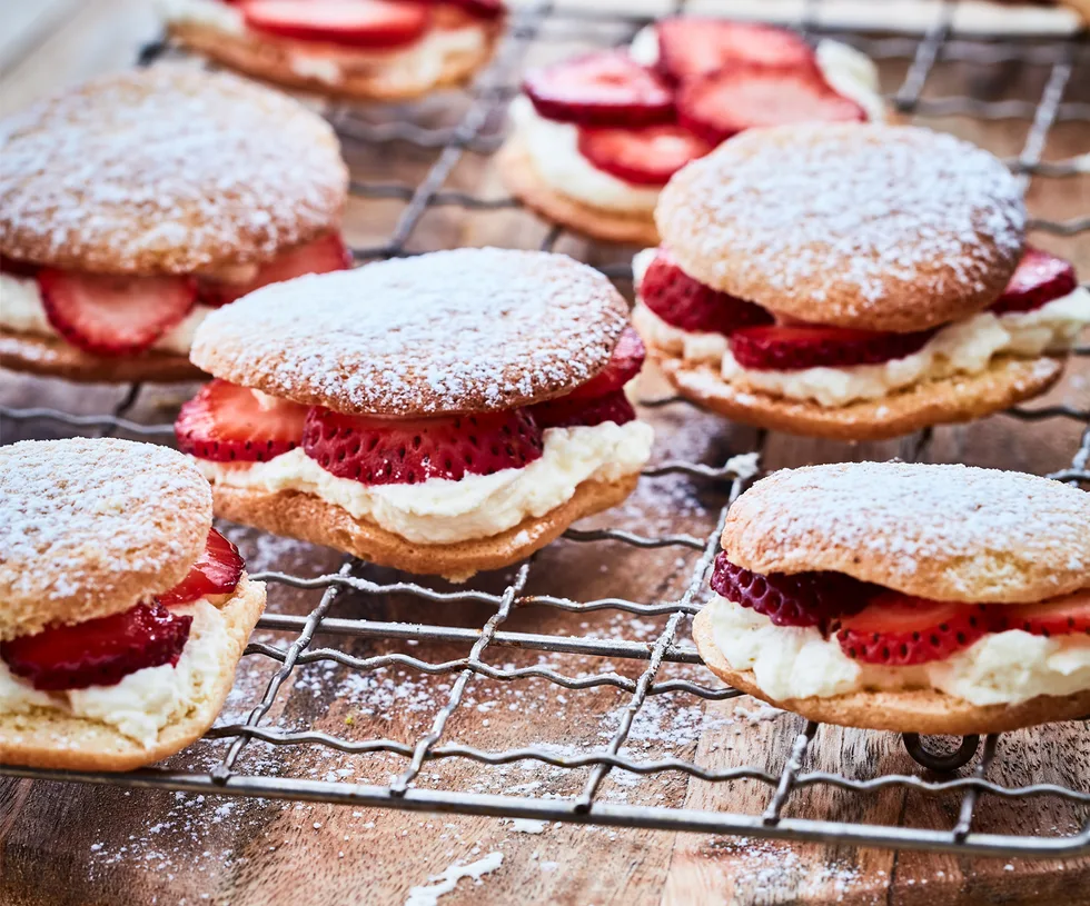 Strawberry and cream sponge drops