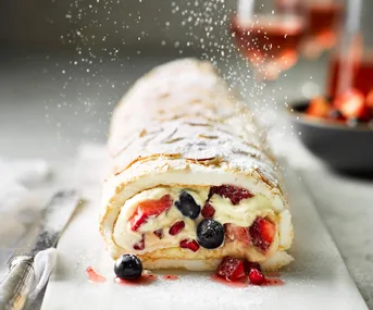 Christmas pavlova roll