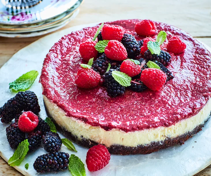 Vegan berry and lemon cheesecake