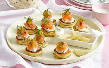 Smoked salmon blinis
