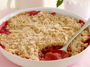 Rhubarb and Ginger Crumble