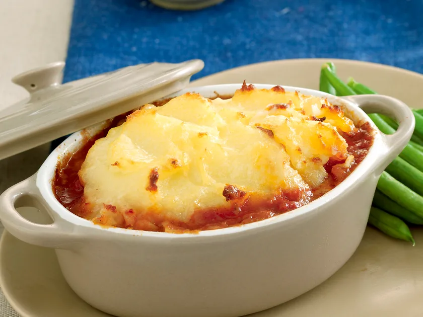 Beef and red wine casserole with mashed potato recipe