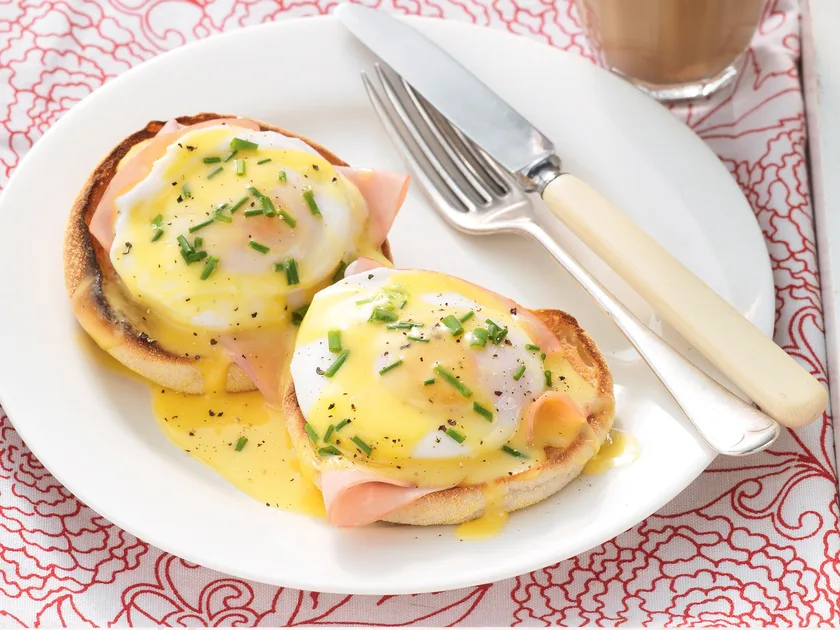 Eggs benedict with shaved ham recipe
