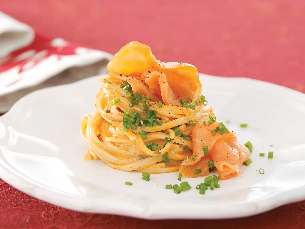 Salmon andamp; Capsicum Pesto Linguini