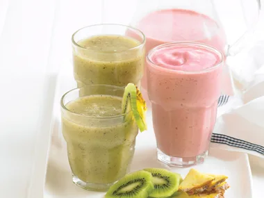Kiwifruit Frapp‚-Raspberry and Honey Smoothie