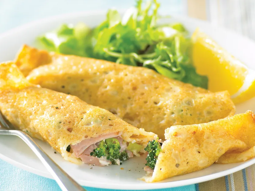 Broccoli, ham and sour cream crepes