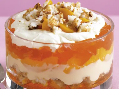 Perfectly simple - Peach and macaroon trifle