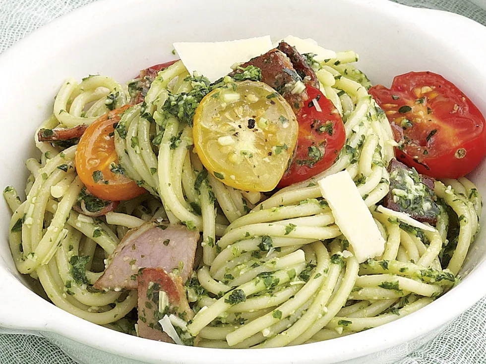 Pesto, Hey presto - spaghetti pesto with bacon and tomato