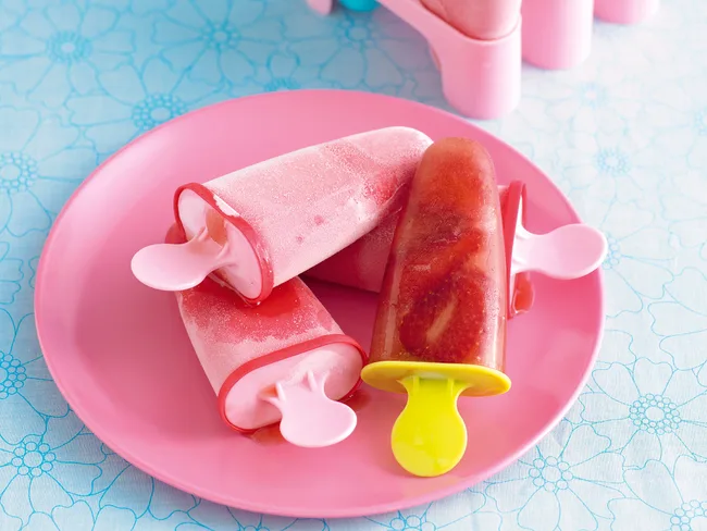 Apple-strawberry iceblocks