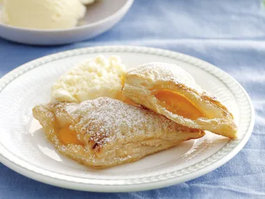 Sweet wraps - Peach and cinnamon triangles