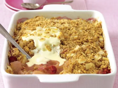 Pear and rhubarb crumble with vanilla