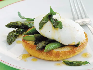 Take and egg - Poached eggs with asparagus